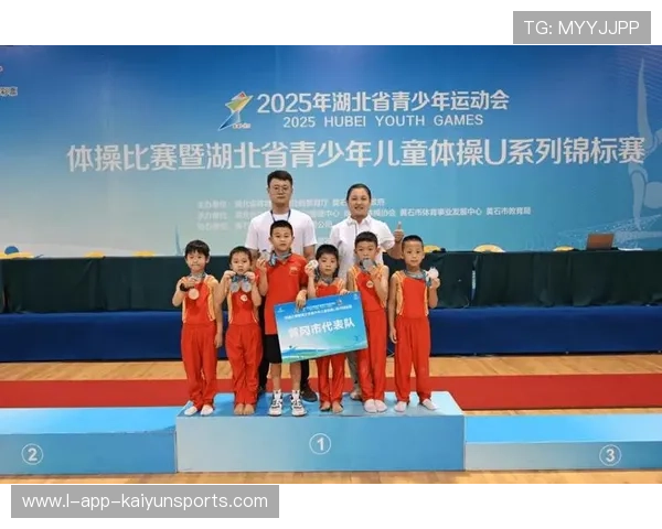 中国体操小将首度参加国际大奖赛即获奖牌 中国体操小将首度参加国际大奖赛即获奖牌